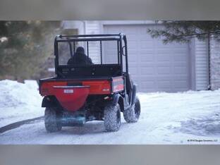 2022 Western 91600 LOW PRO 300W - Poly Tailgate Sprea