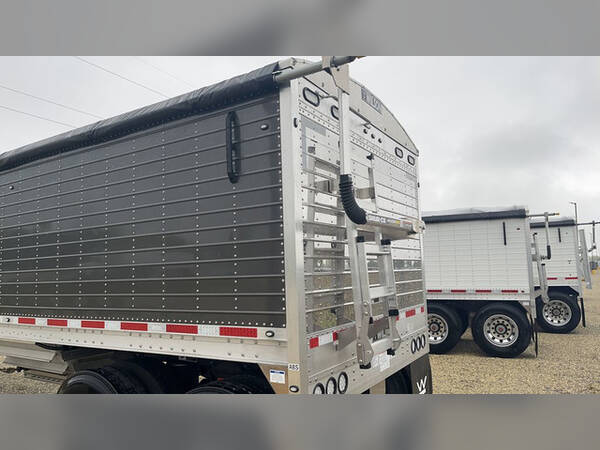 2027 Wilson 40'x96"x67" pacesetter ag hopper traile