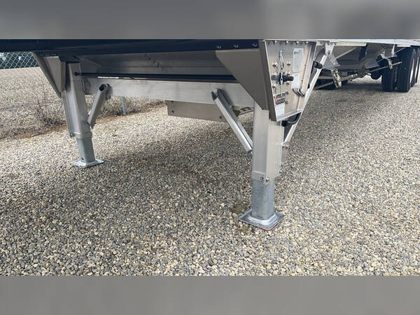 2027 Wilson 40'x96"x73" pacesetter ag hopper traile