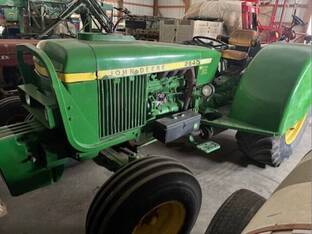 John Deere 2640