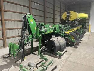 2015 John Deere 1775NT