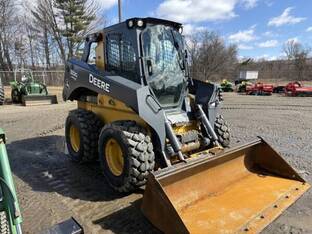 2017 John Deere 332G