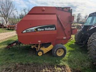 New Holland BR780