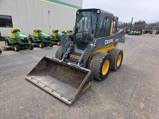 2017 John Deere 324E