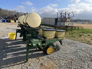 1990 John Deere 7300