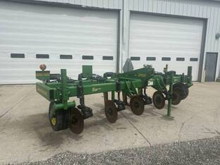 2010 John Deere 2100
