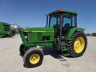 John Deere 7210