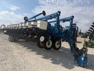 2007 Kinze 3700