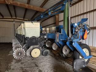 1998 Kinze 2600