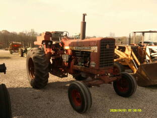 70 International 826D