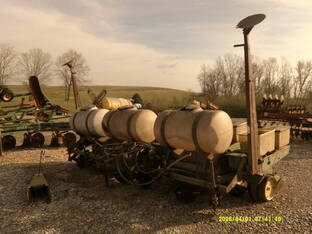 76 John Deere 7000