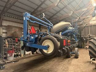 2021 Kinze 3665