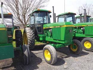 John Deere 4240