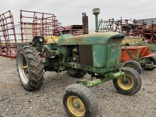 John Deere 3020