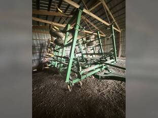 John Deere 2210