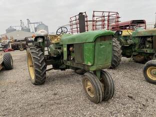 John Deere 3010