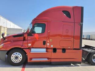 2022 Freightliner CASCADIA 126