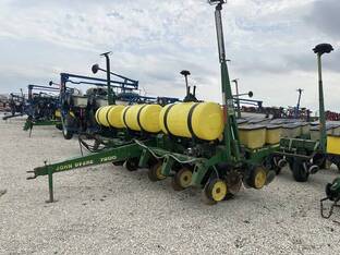 1989 John Deere 7200