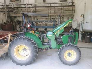 2001 John Deere 5105