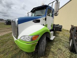 2005 Peterbilt 335