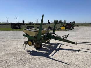 John Deere 7000