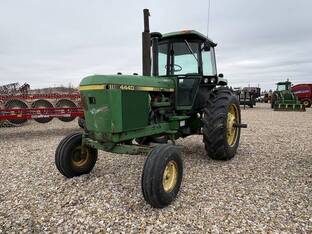 John Deere 4440