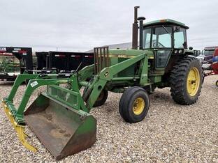 John Deere 4440