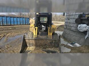 John Deere 240
