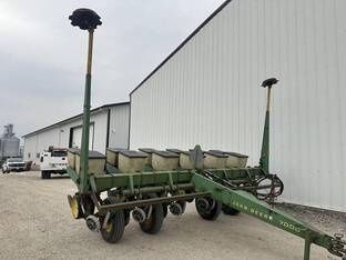John Deere 7000