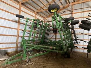 2004 John Deere 2210