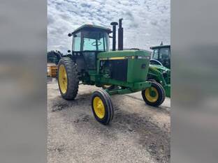 John Deere 4055