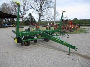 John Deere 7000