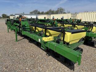 2019 John Deere 1725