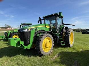 2025 John Deere 8R 250