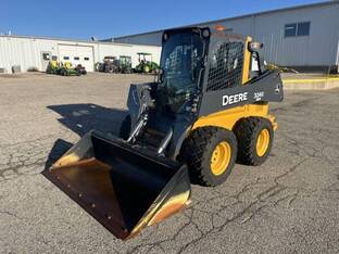 2017 John Deere 324E