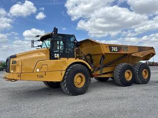 2017 Caterpillar 745