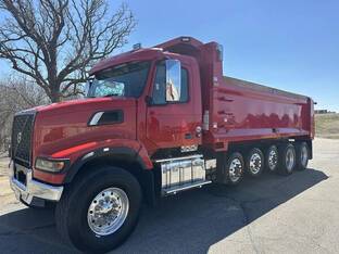 2022 Volvo VHD64F300