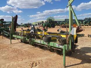 2002 John Deere 1700