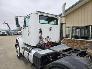 2000 International 8100