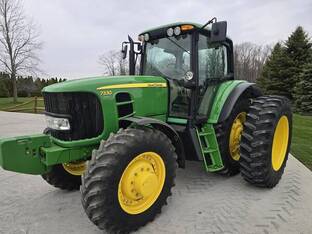 2011 John Deere 7330 Premium
