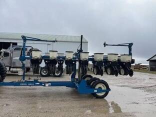2000 Kinze 3500
