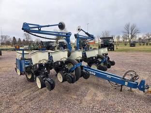 2007 Kinze 3200