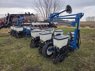 2009 Kinze 3100