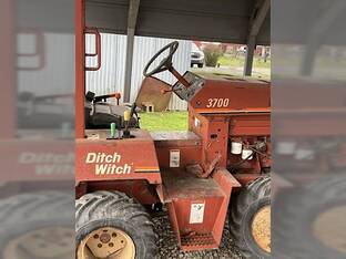 2000 Ditch Witch 3700