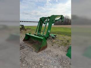 2007 John Deere 746