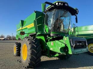 2025 John Deere S7 700