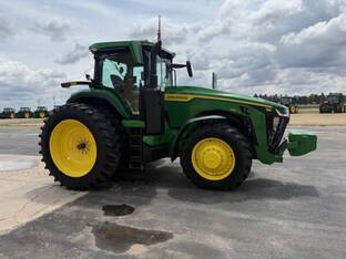2025 John Deere 8R 230