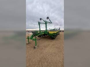 2017 John Deere 1775NT