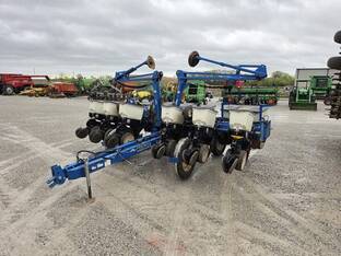2004 Kinze 3200