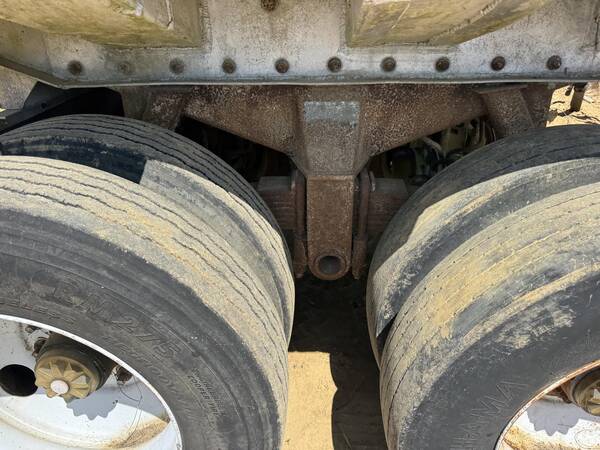 1982 Hobbs 30 ft end dump
